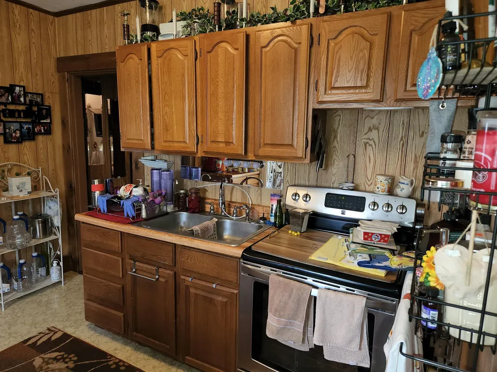 102 Lee Road Lincoln ME 04457