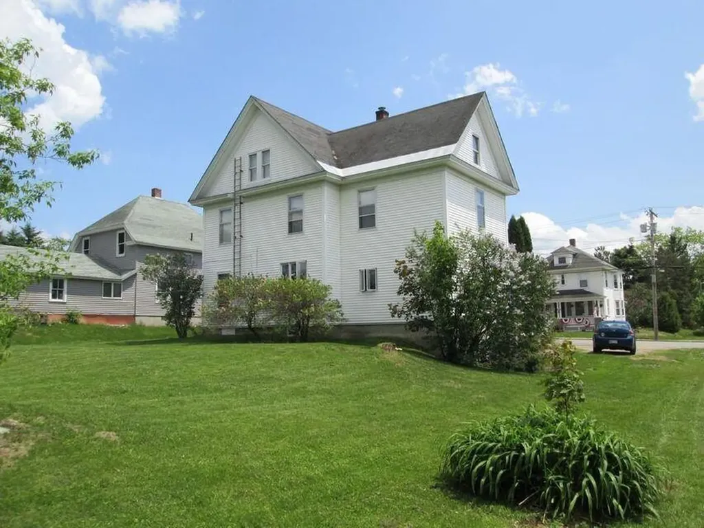 102 Lee Road Lincoln ME 04457