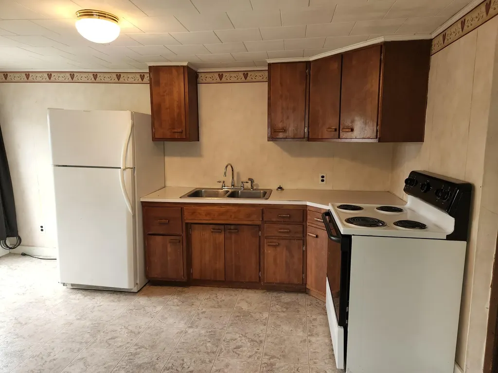 102 Lee Road Lincoln ME 04457