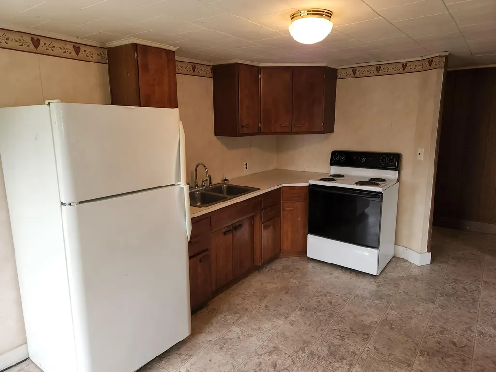 102 Lee Road Lincoln ME 04457