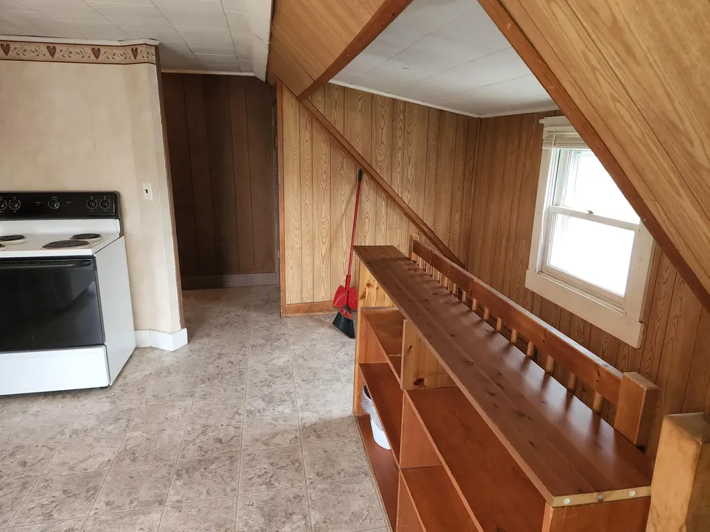 102 Lee Road Lincoln ME 04457