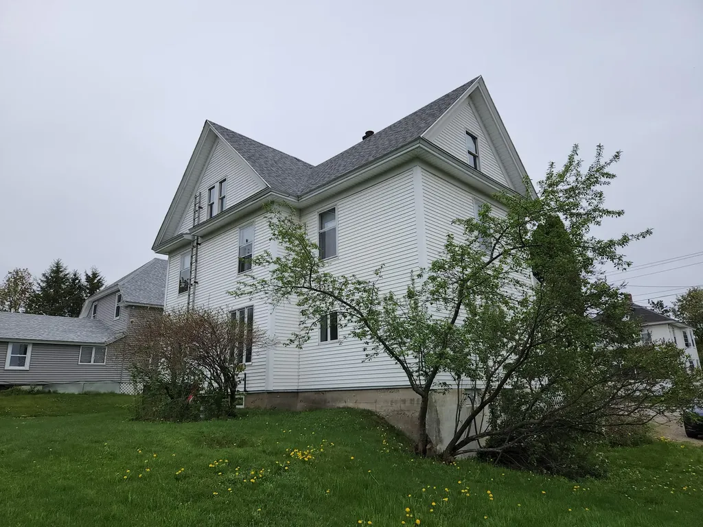 102 Lee Road Lincoln ME 04457