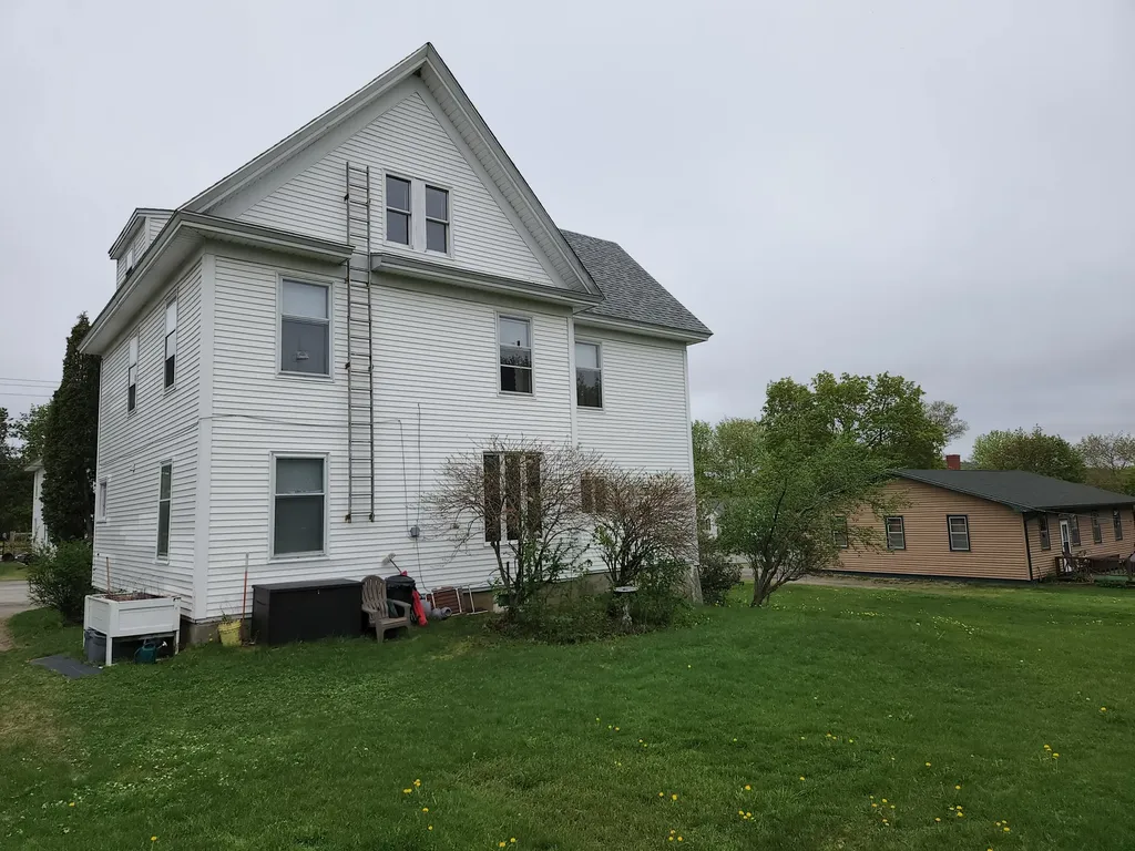102 Lee Road Lincoln ME 04457