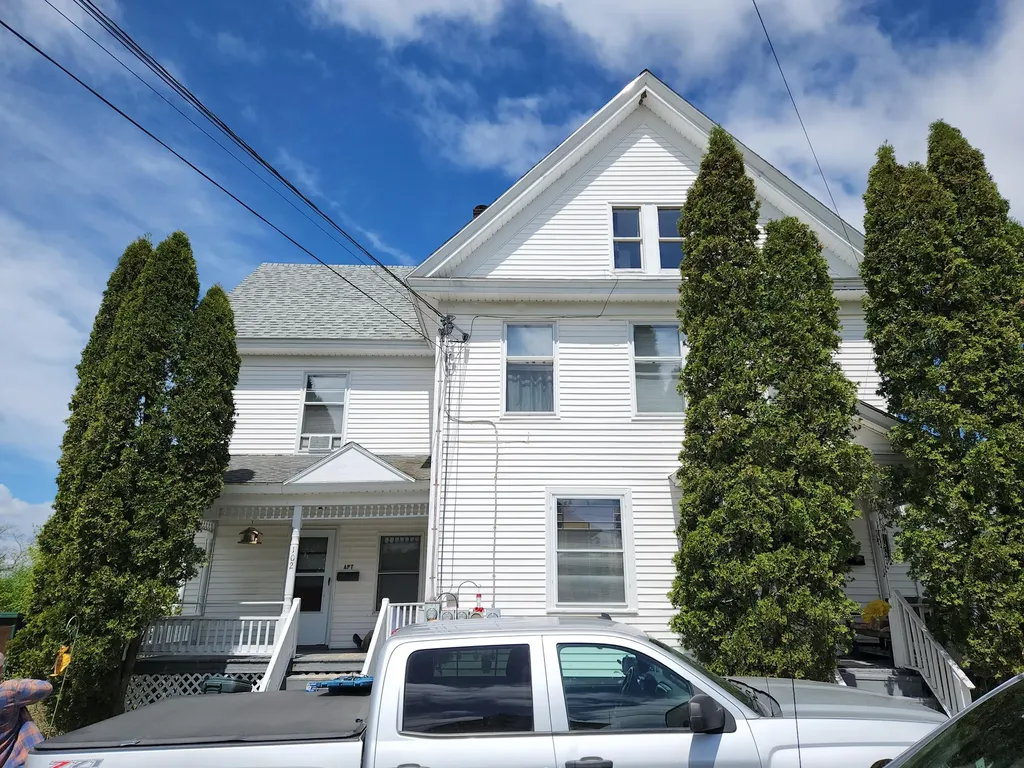 102 Lee Road Lincoln ME 04457