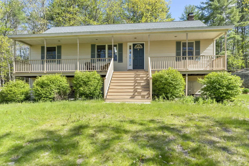 43 Wesley Road Dayton ME 04005