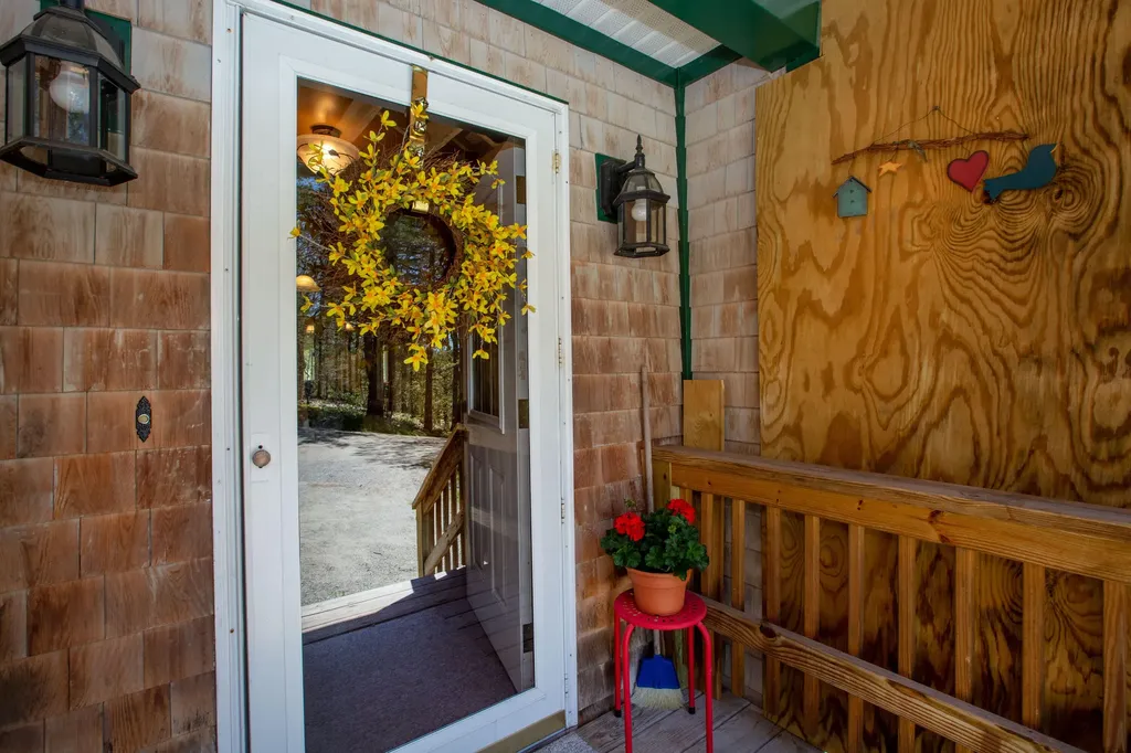 157 Old Bath Road Wiscasset ME 04578