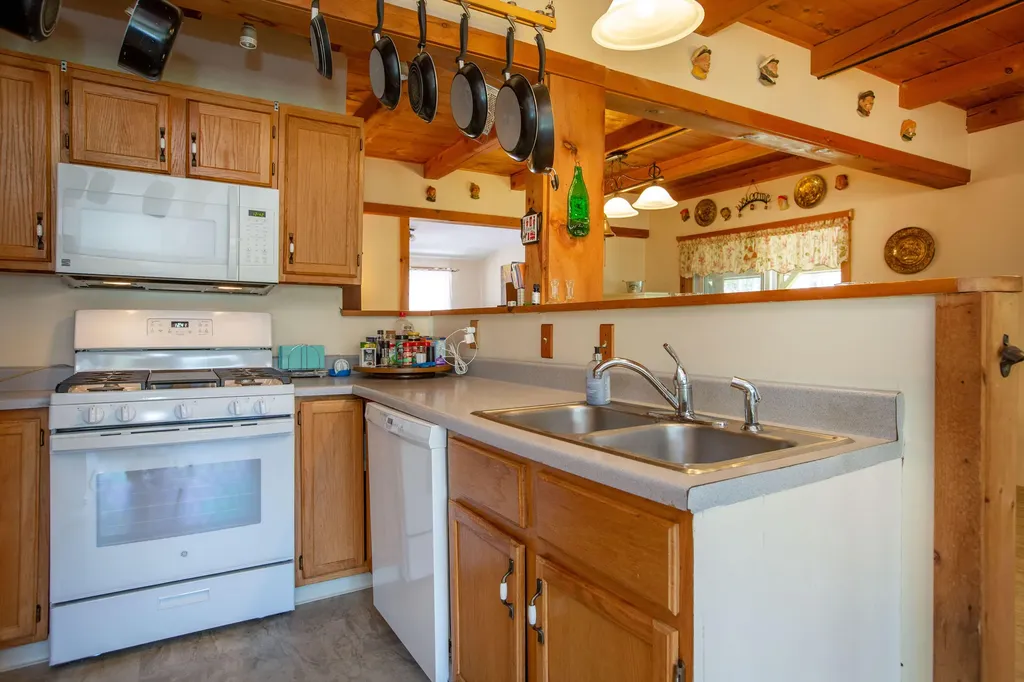 157 Old Bath Road Wiscasset ME 04578