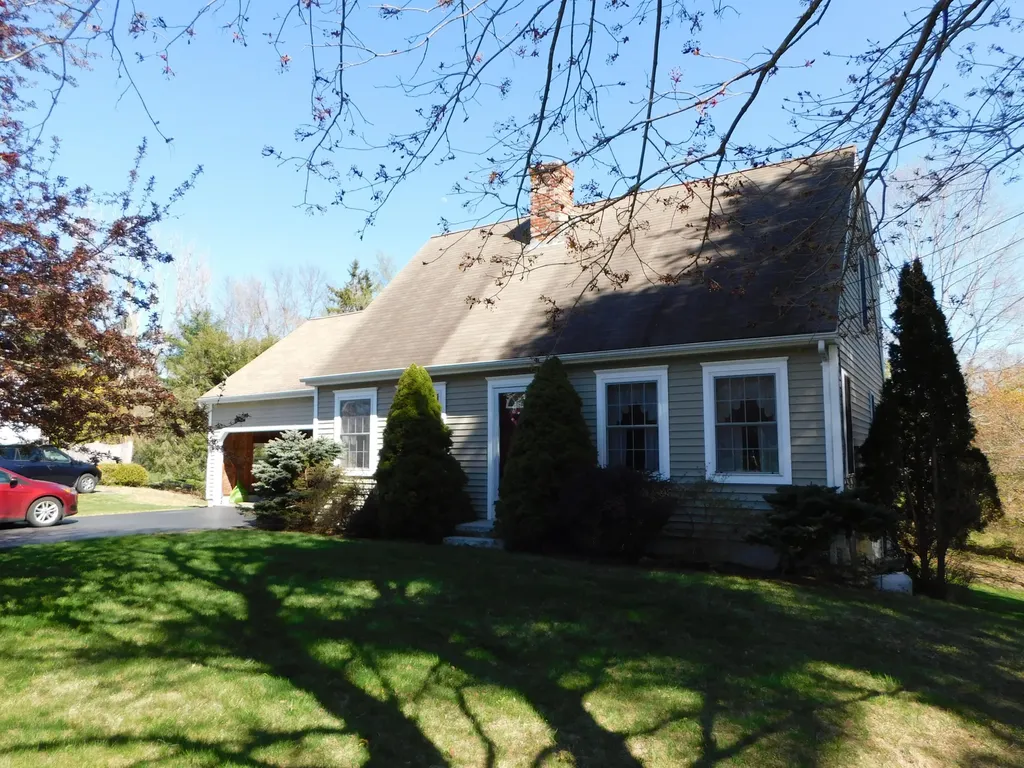 8 Willow Lane Cumberland ME 04021