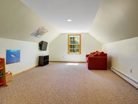 89 Axtell Drive Oakland ME 04963
