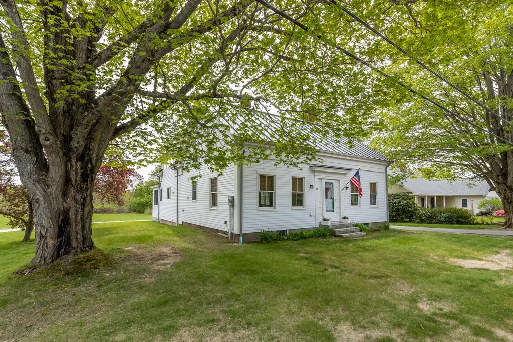 37 Spring Street Yarmouth ME 04096