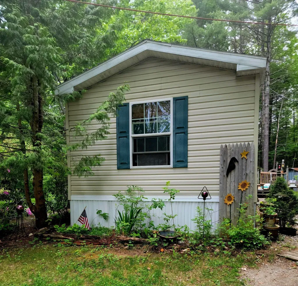 192 Number Six Road Oxford ME 04270