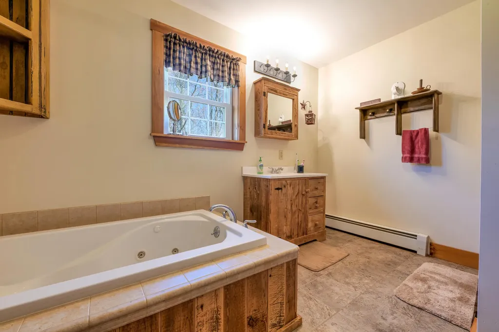 118 Crabtree Circle Hancock ME 04640