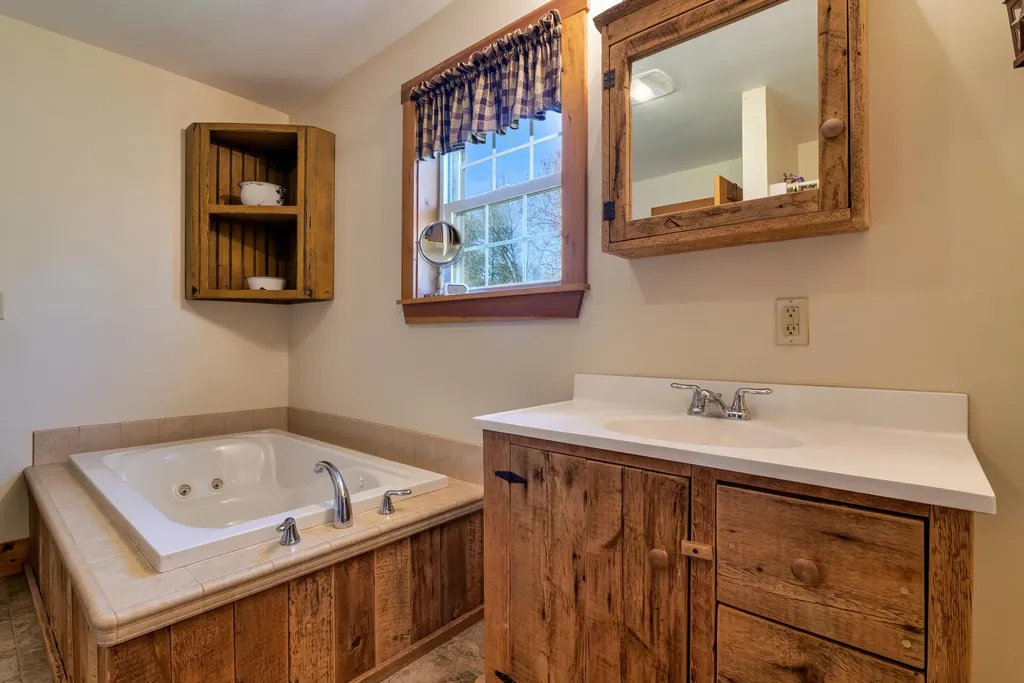 118 Crabtree Circle Hancock ME 04640