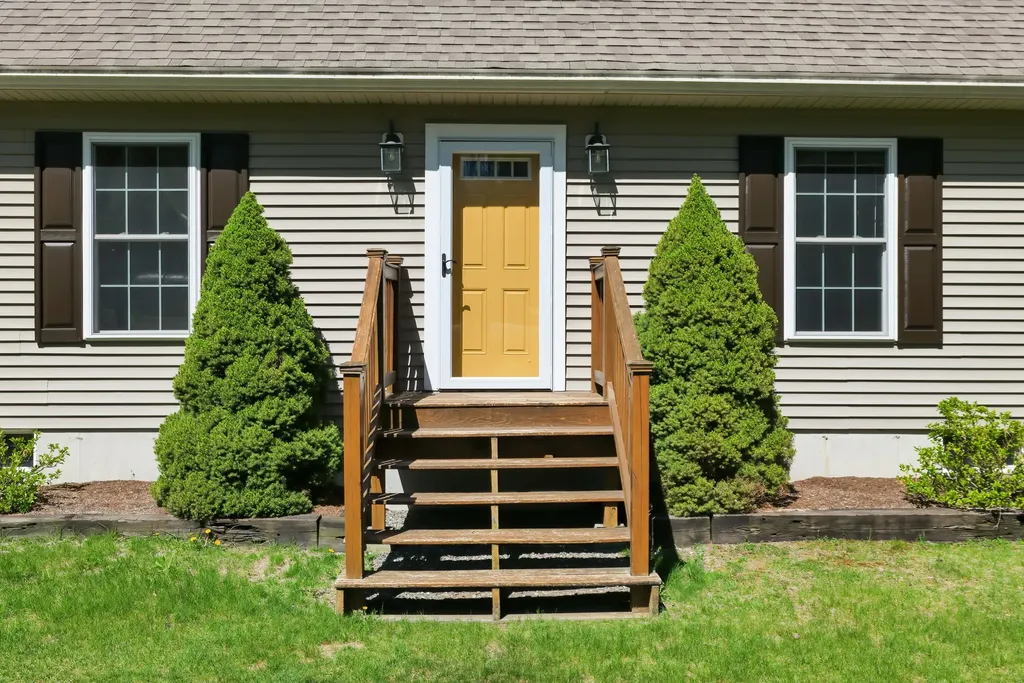 118 Crabtree Circle Hancock ME 04640