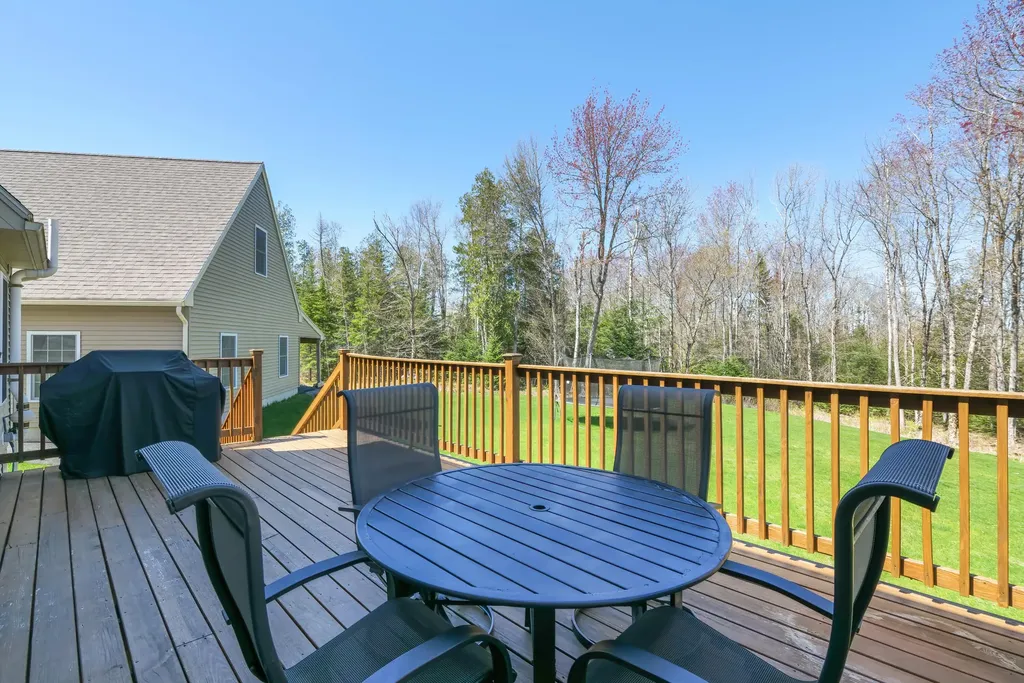 118 Crabtree Circle Hancock ME 04640