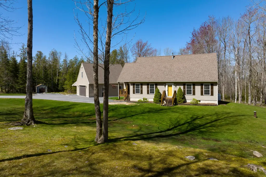 118 Crabtree Circle Hancock ME 04640
