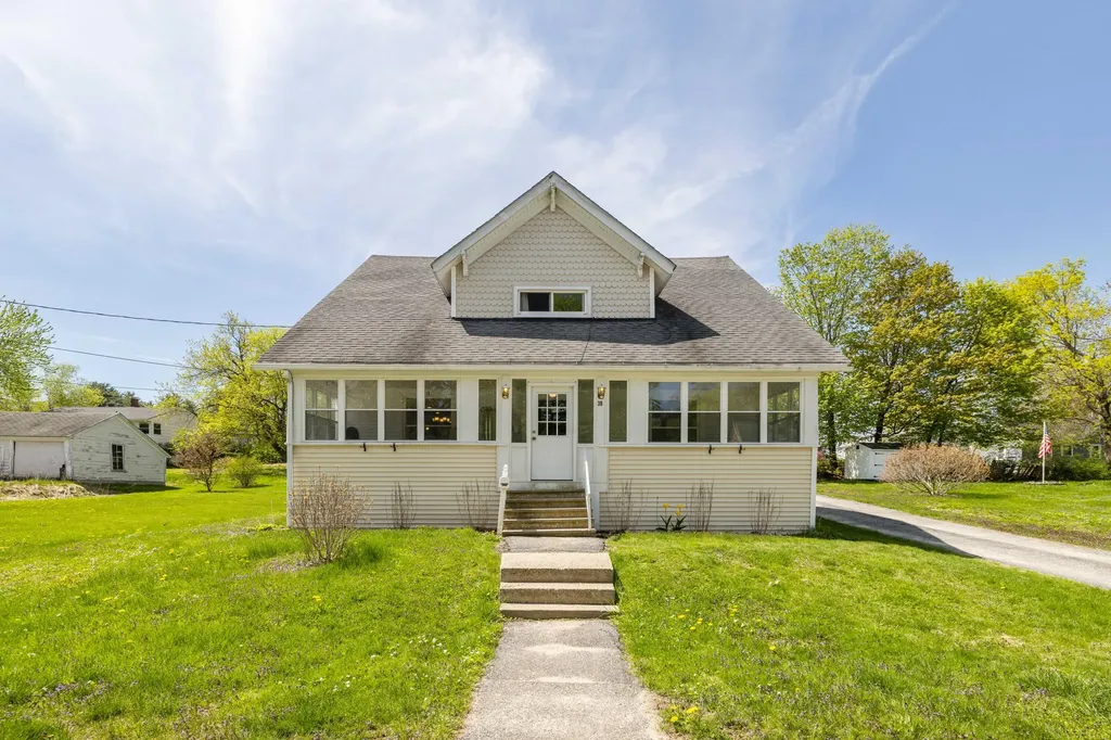 38 Cleaves Street Auburn ME 04210