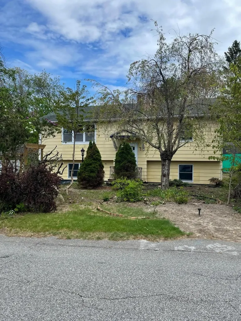 5 Cumberland Avenue Saco ME 04072