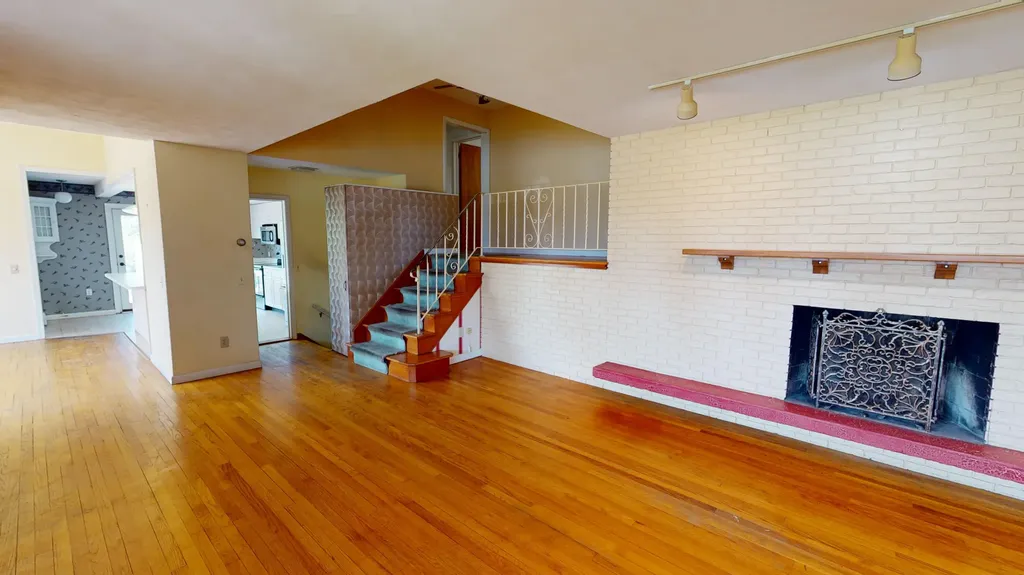 8 Mountainview Drive Orono ME 04473