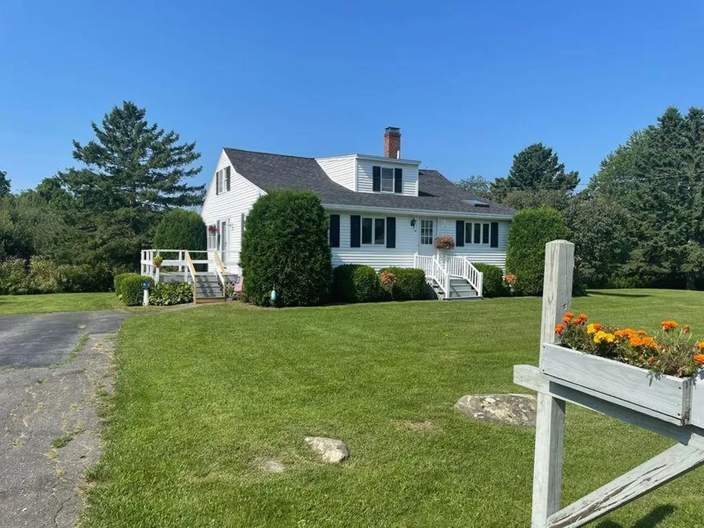 26 Lake View Terrace Rockland ME 04841