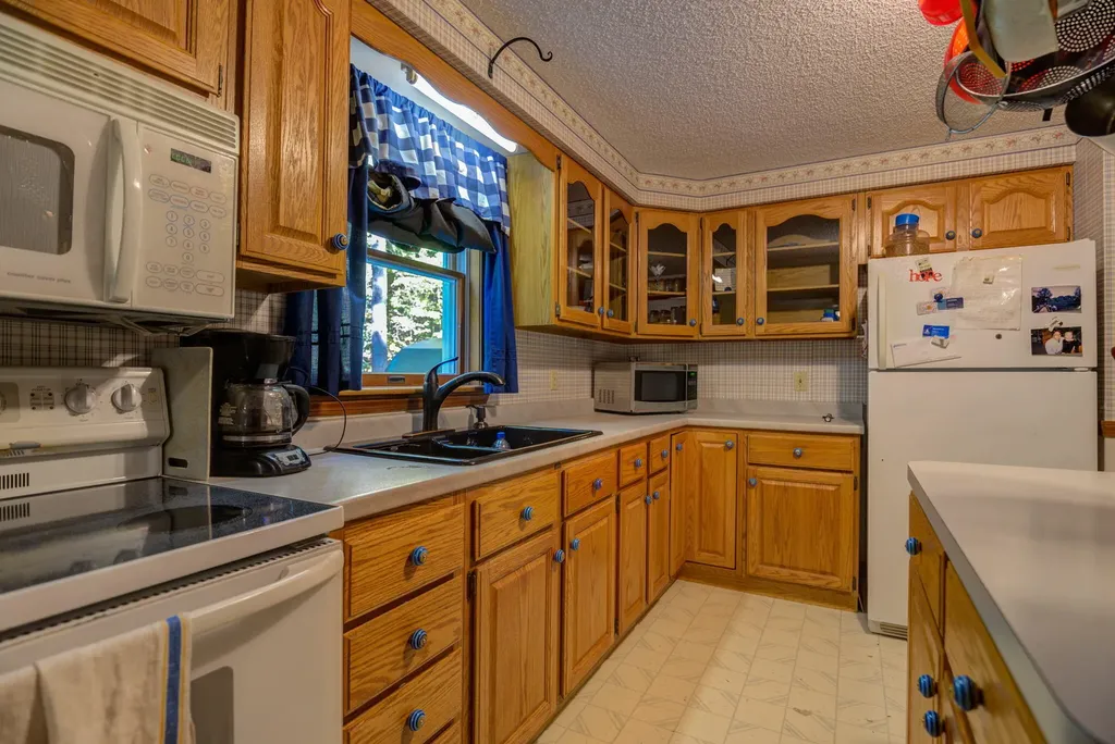 42 Swans Road Raymond ME 04071