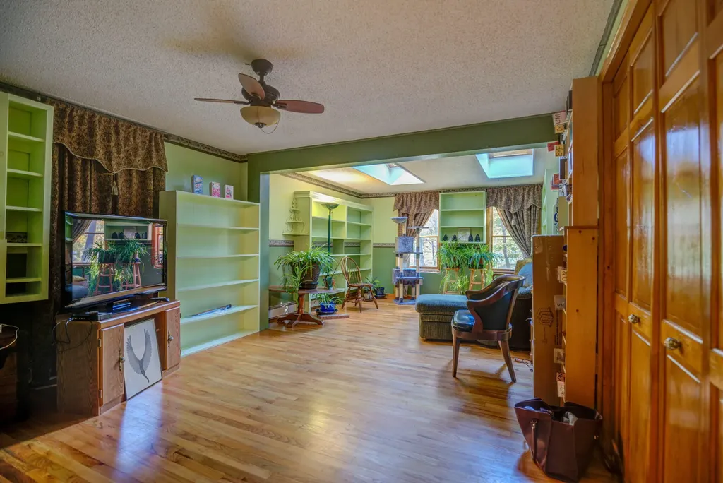 42 Swans Road Raymond ME 04071