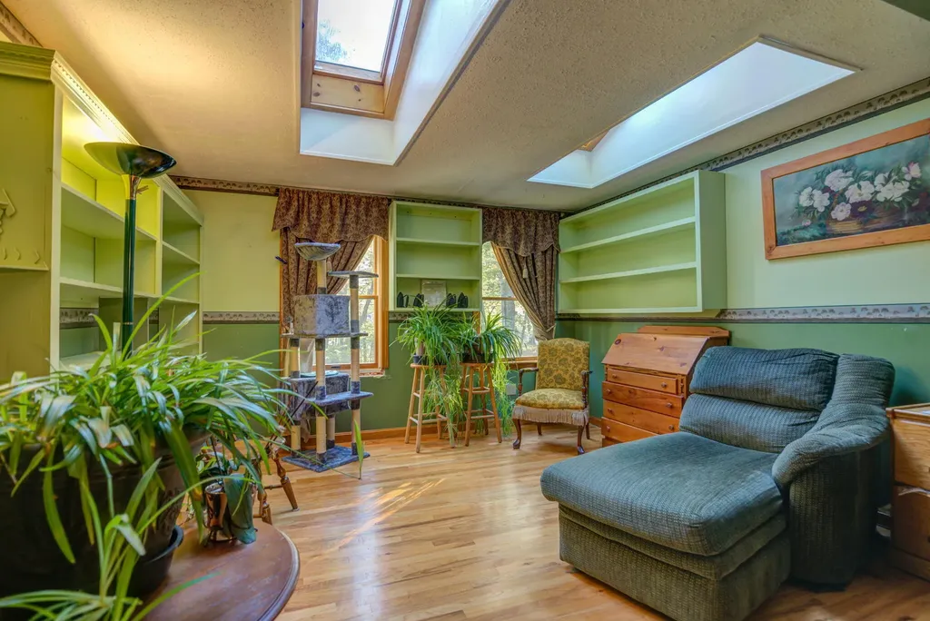 42 Swans Road Raymond ME 04071