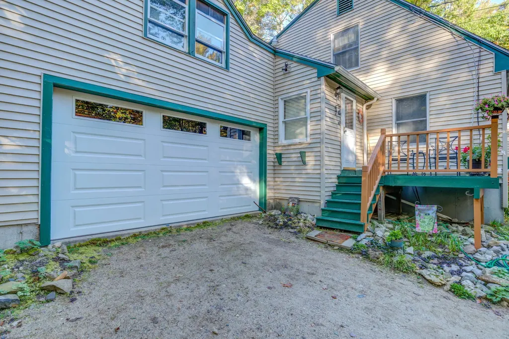 42 Swans Road Raymond ME 04071