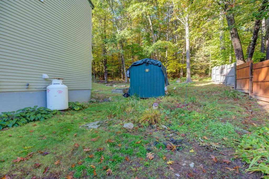 42 Swans Road Raymond ME 04071