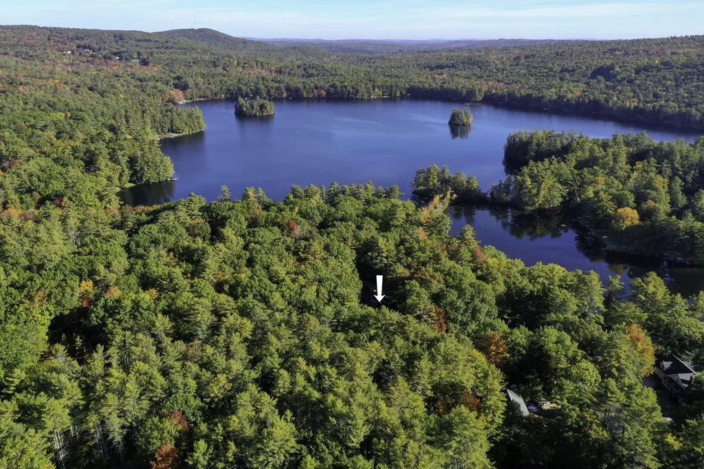 42 Swans Road Raymond ME 04071
