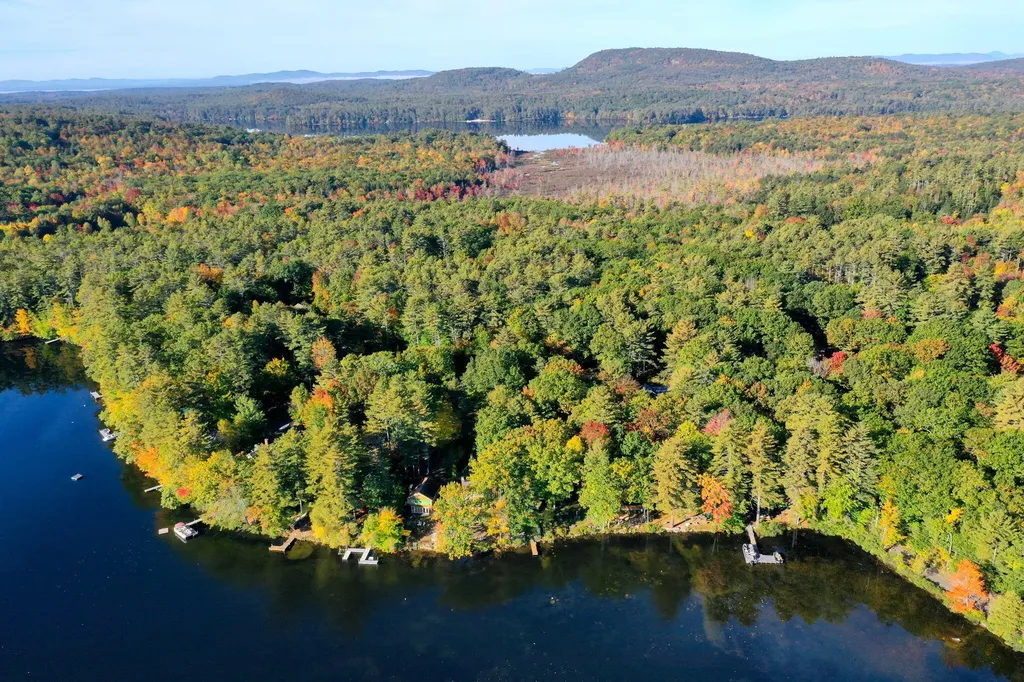 42 Swans Road Raymond ME 04071