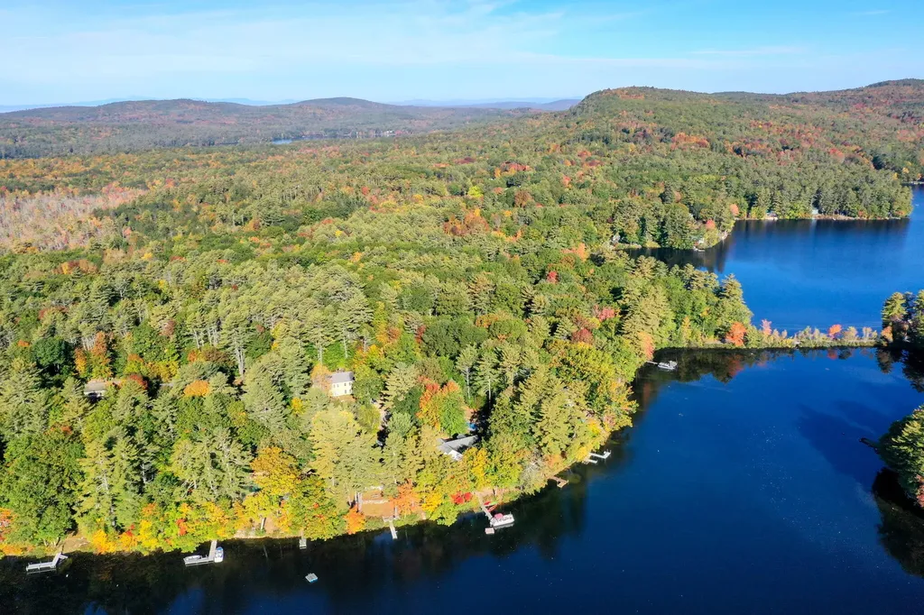 42 Swans Road Raymond ME 04071