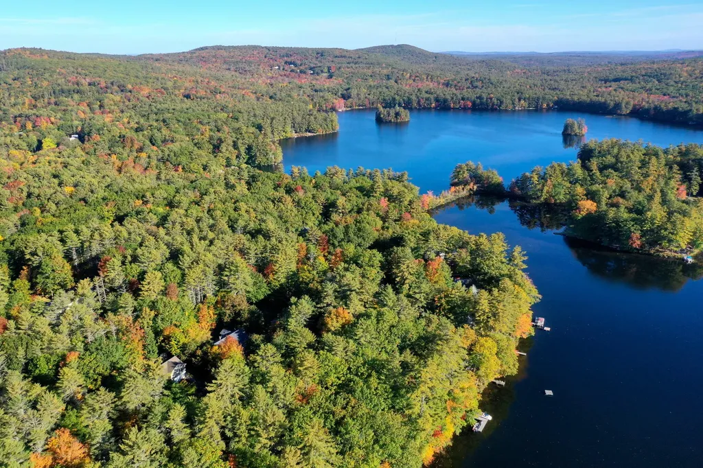 42 Swans Road Raymond ME 04071
