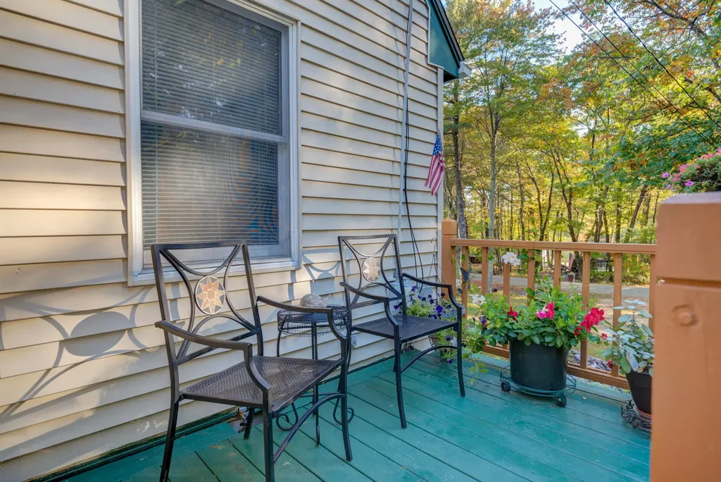42 Swans Road Raymond ME 04071