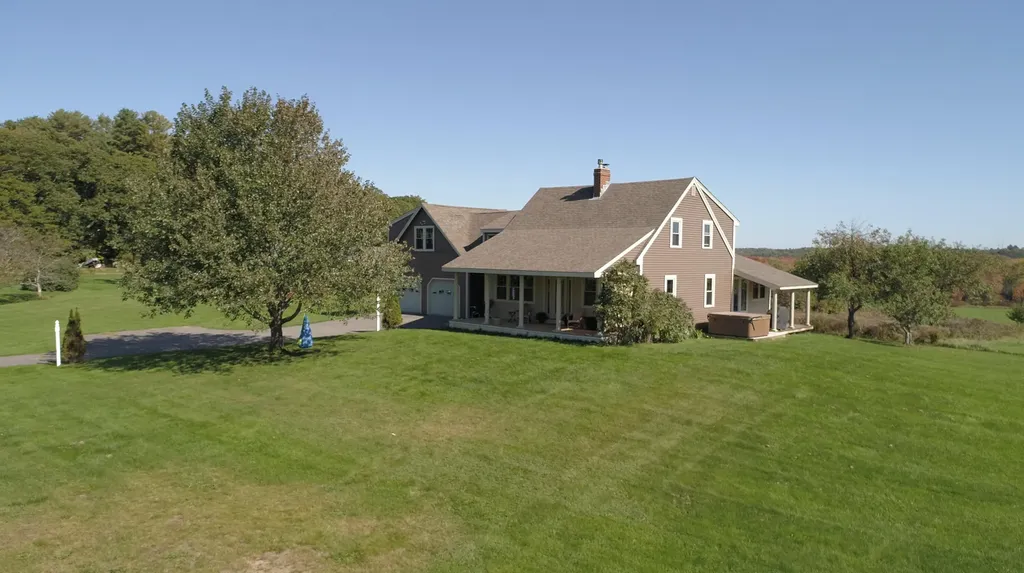 9 Apple Grove Topsham ME 04086