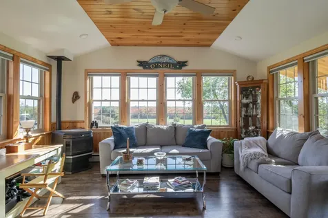 9 Apple Grove Topsham ME 04086