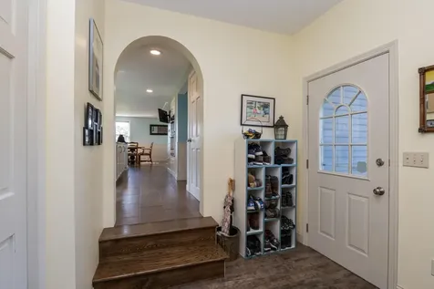 9 Apple Grove Topsham ME 04086
