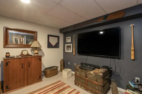 9 Apple Grove Topsham ME 04086