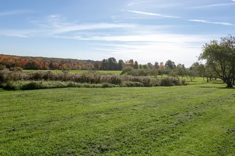 9 Apple Grove Topsham ME 04086
