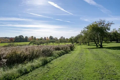 9 Apple Grove Topsham ME 04086