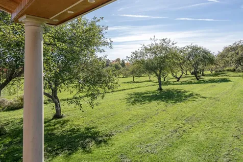 9 Apple Grove Topsham ME 04086