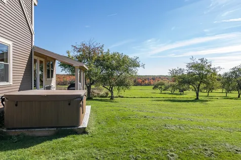 9 Apple Grove Topsham ME 04086