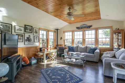 9 Apple Grove Topsham ME 04086