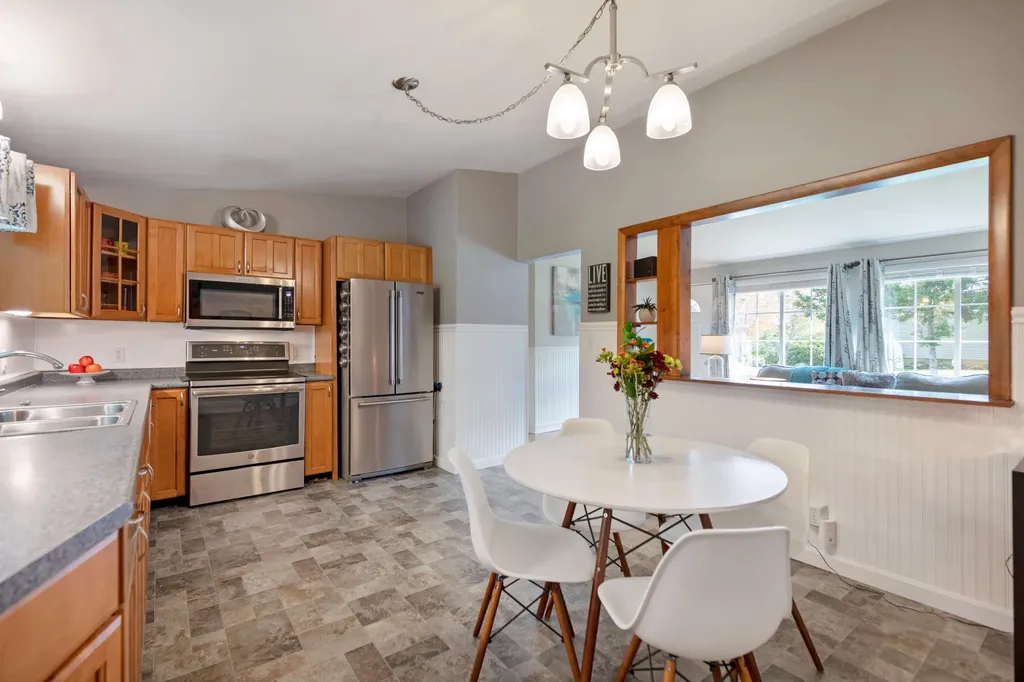 2 Patricia Road Brunswick ME 04011