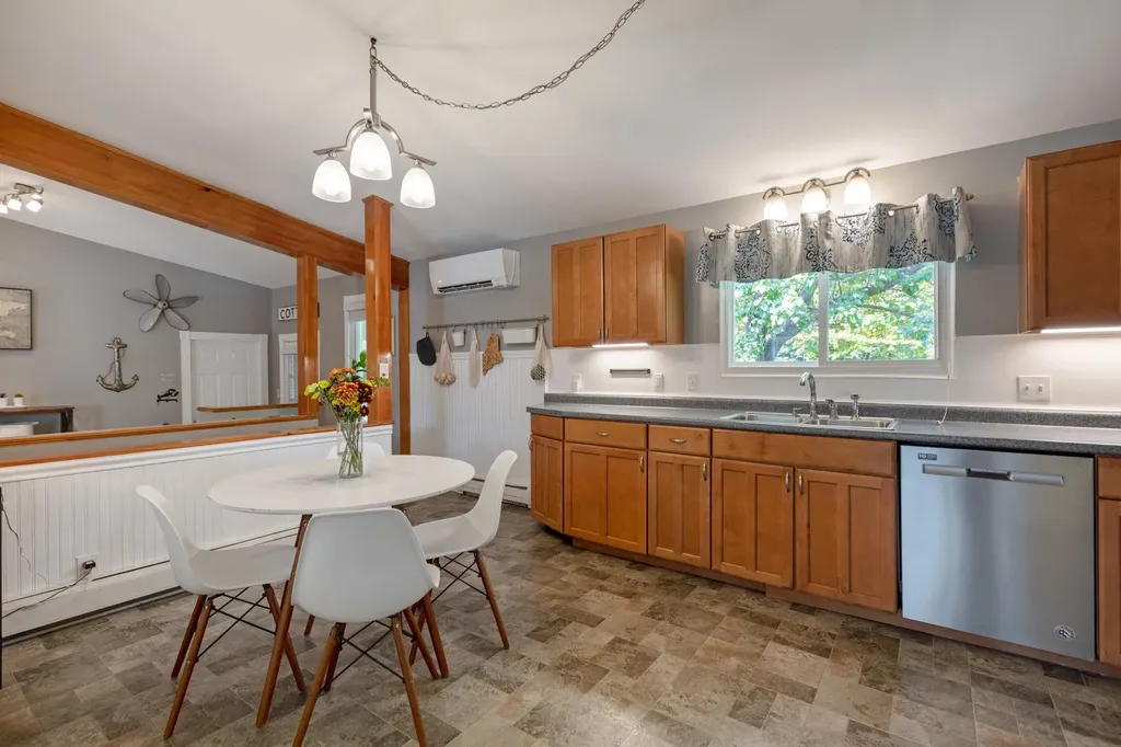 2 Patricia Road Brunswick ME 04011