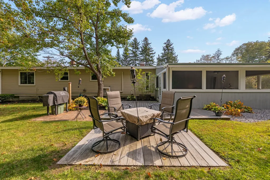 2 Patricia Road Brunswick ME 04011