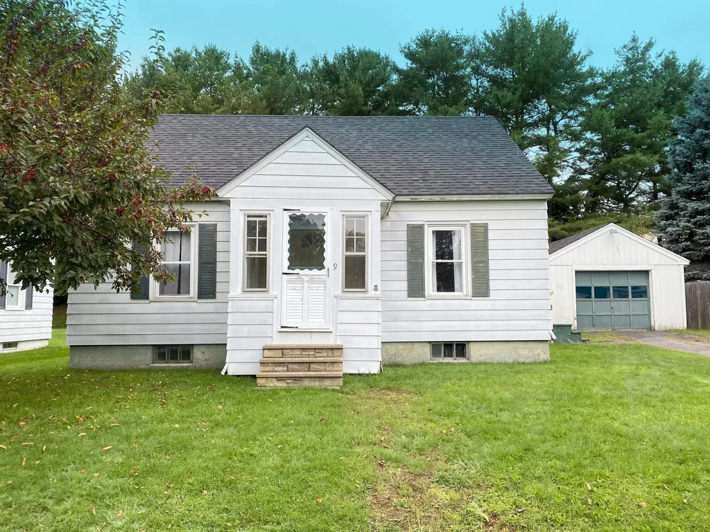 9 Collette Street Waterville ME 04901