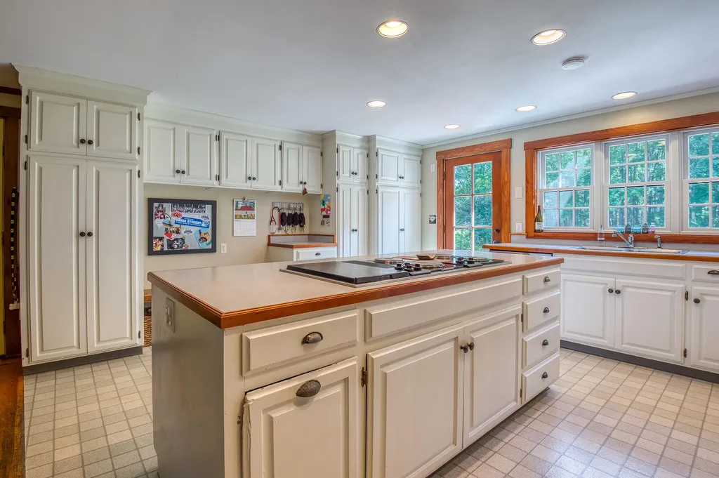 172 Mills Road Kennebunkport ME 04046