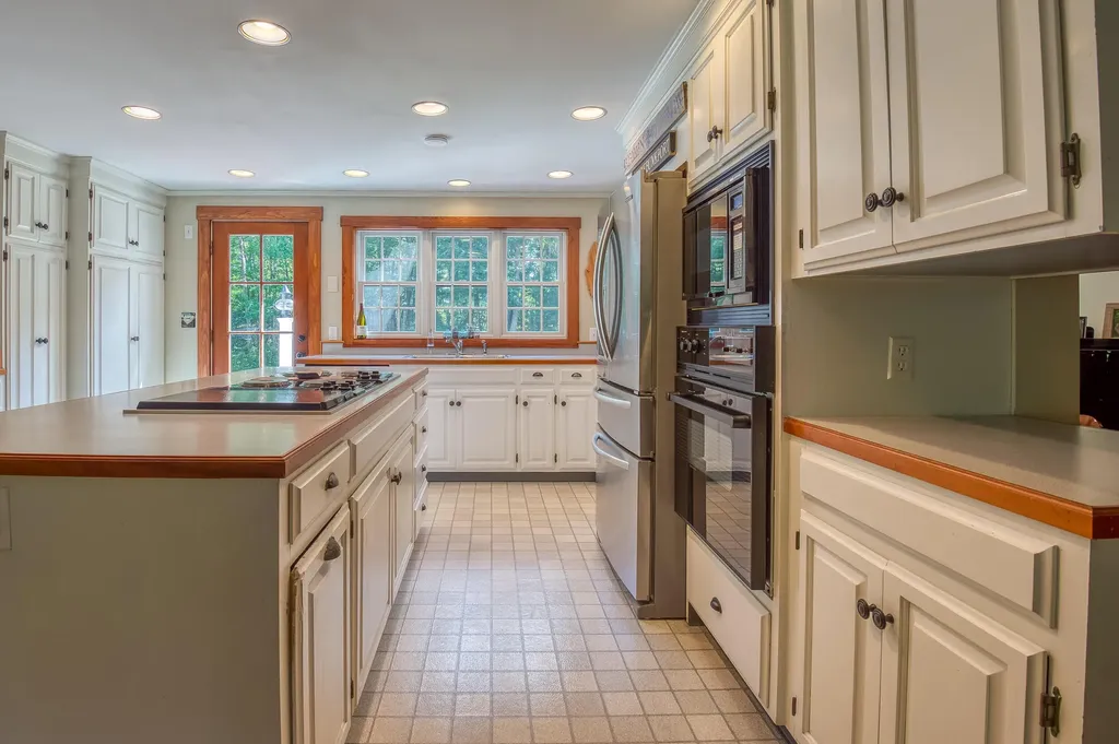 172 Mills Road Kennebunkport ME 04046