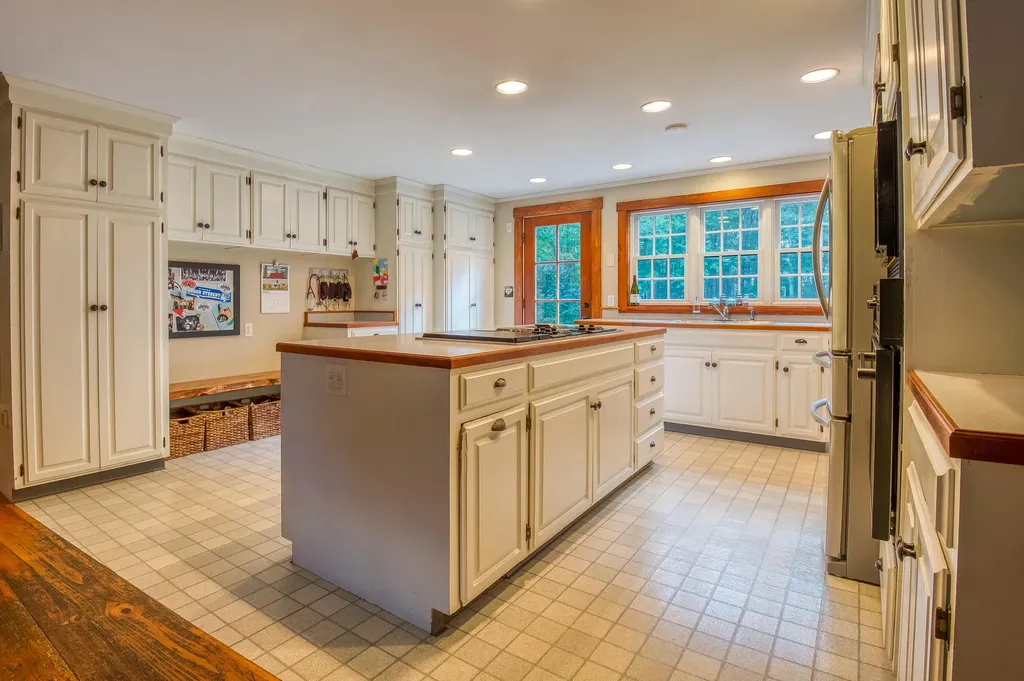 172 Mills Road Kennebunkport ME 04046
